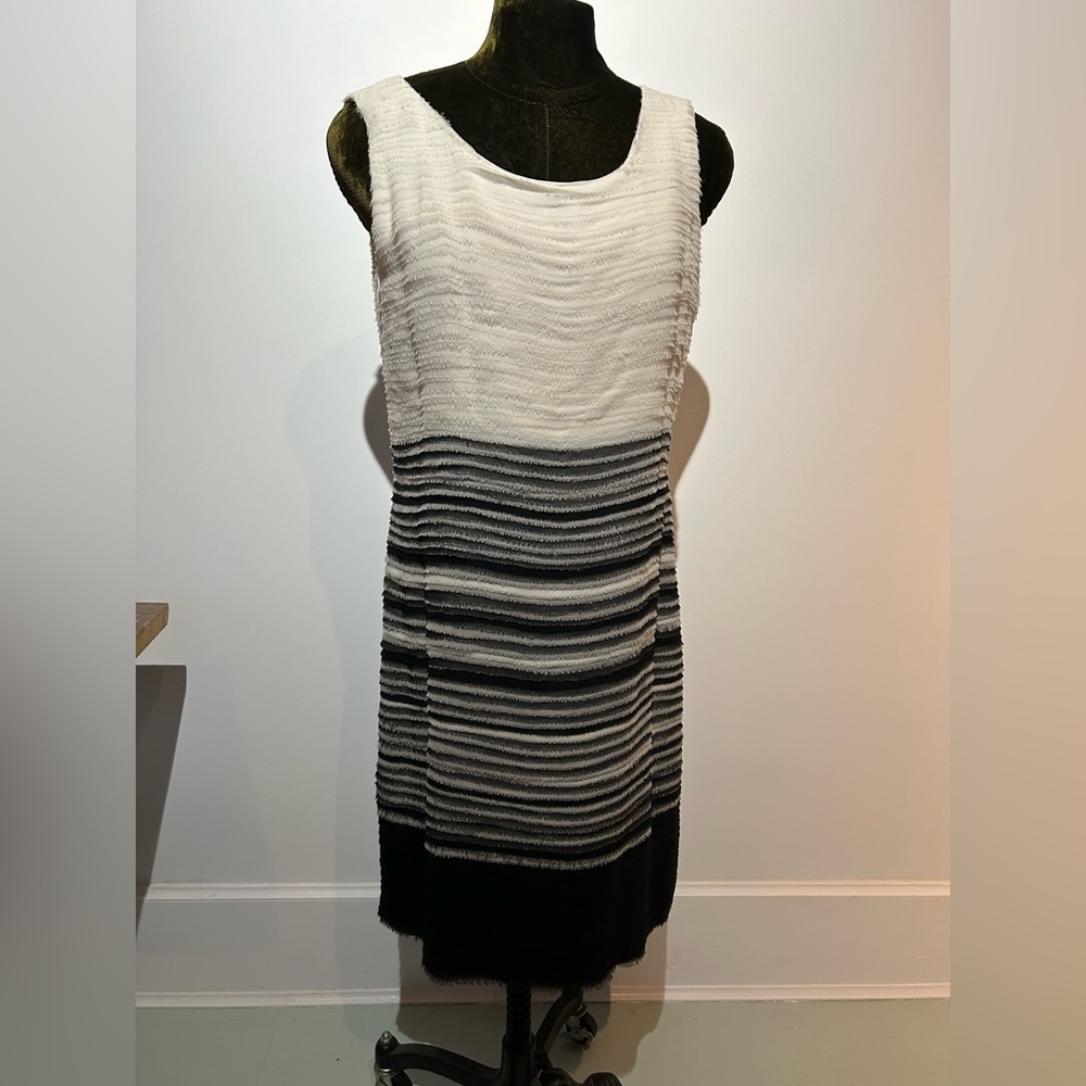 Badgley Mischka - silk chiffon sleeveless dress in winter-white/black - size 8.